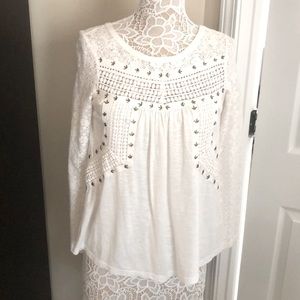 LIKE NEW VINTAGE AMERICA blues long sleeve lace/embellished white top size XS
